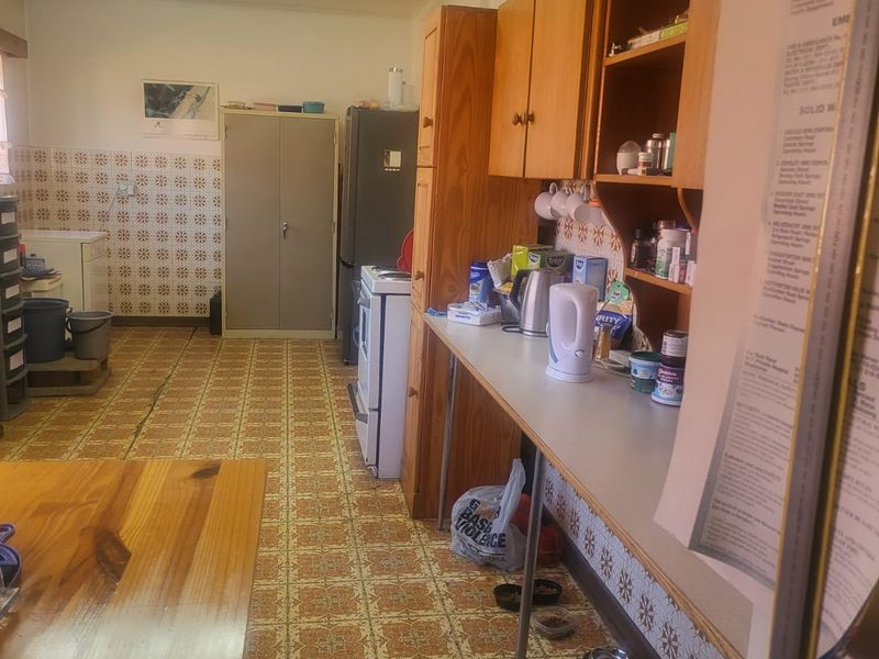 Prime Location, family home. - Photo 8