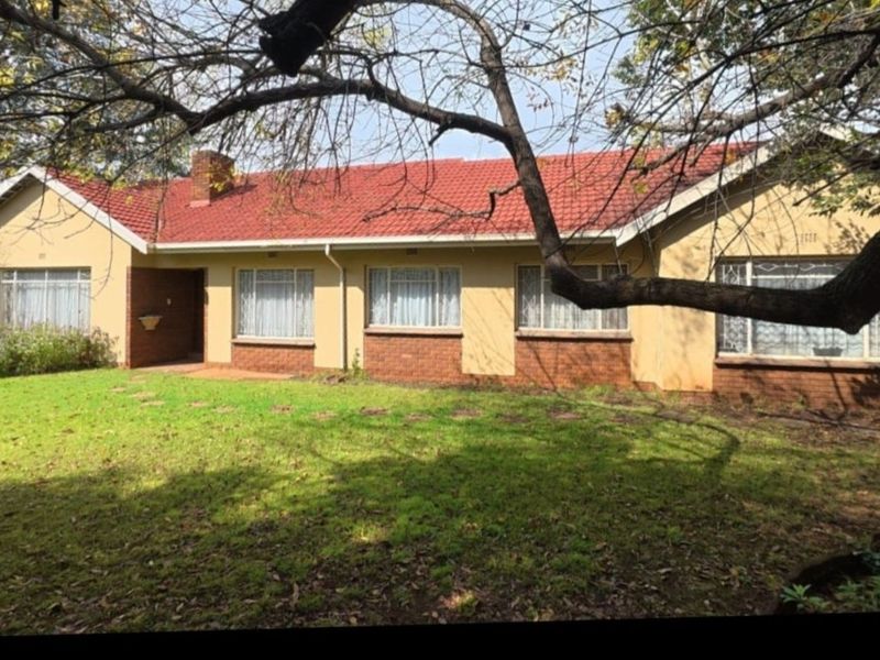 PRIME LOCATION - Photo 2