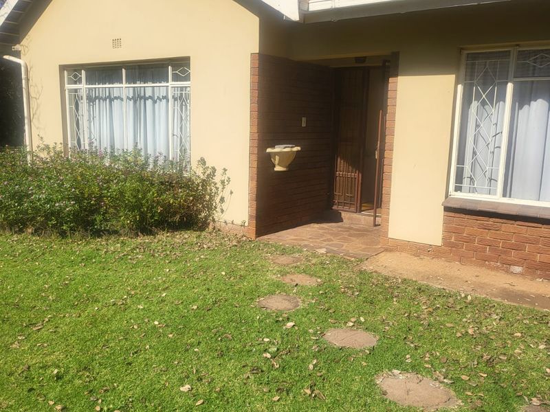 Prime Location, family home. - Photo 1