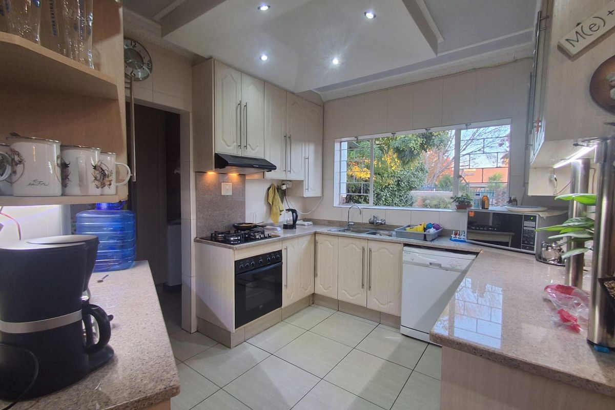 Family Home for Sale in Waldrift, Vereeniging. - Photo 4