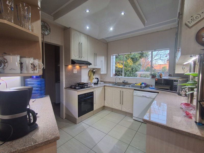 Family Home for Sale in Waldrift, Vereeniging. - Photo 4