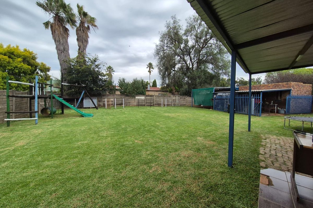 Family Home for Sale in Waldrift, Vereeniging. - Photo 2