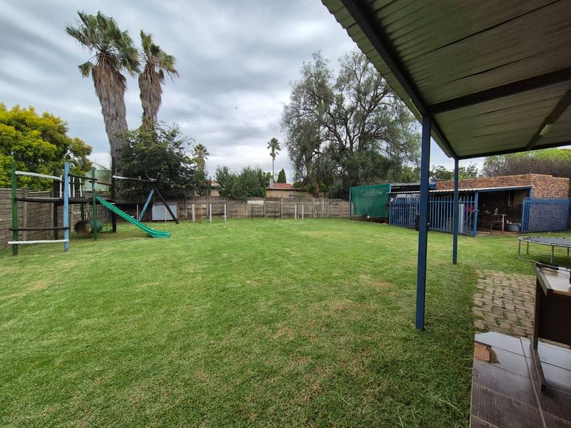 Family Home for Sale in Waldrift, Vereeniging. - Photo 2