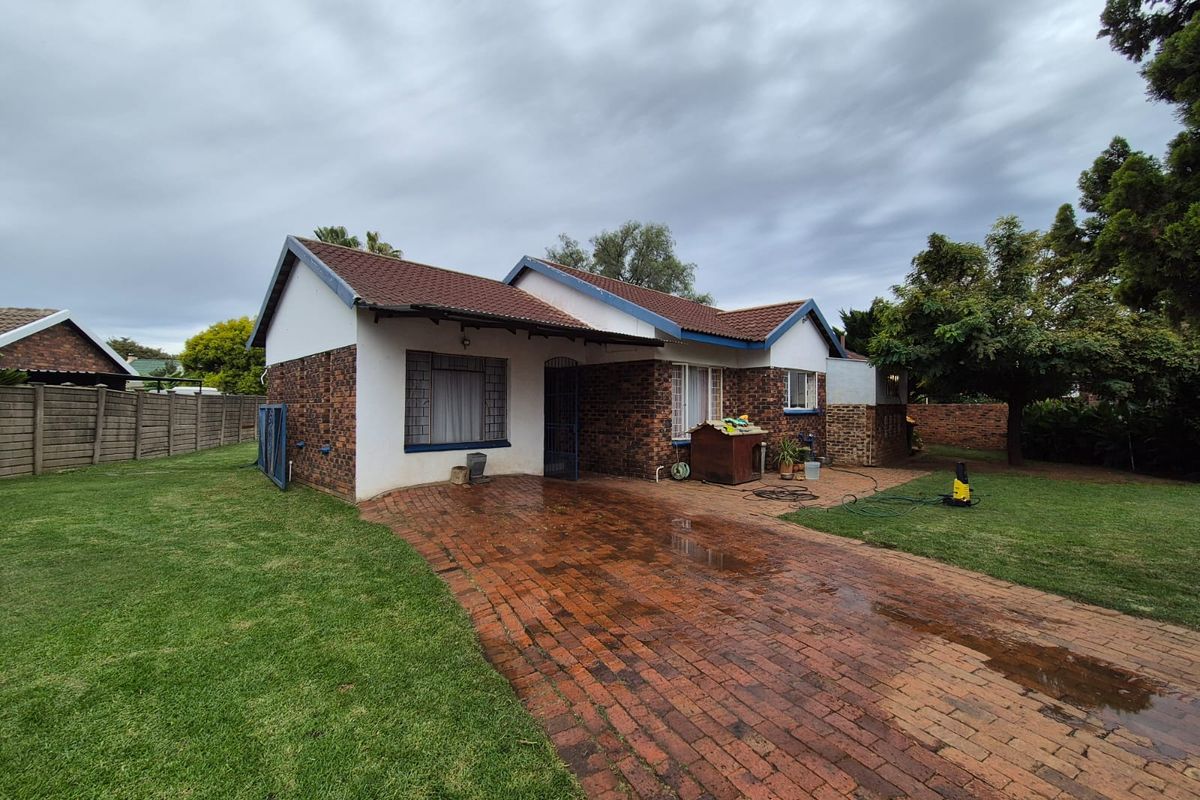 Family Home for Sale in Waldrift, Vereeniging. - Photo 3