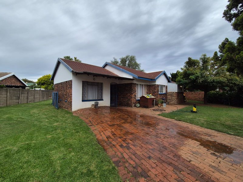 Family Home for Sale in Waldrift, Vereeniging. - Photo 3