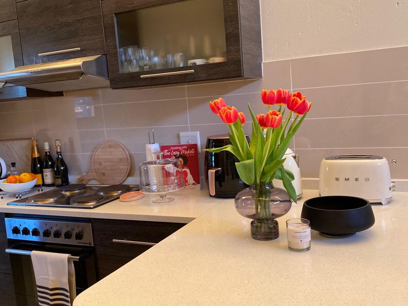 2 Bedroom Apartment - Photo 2