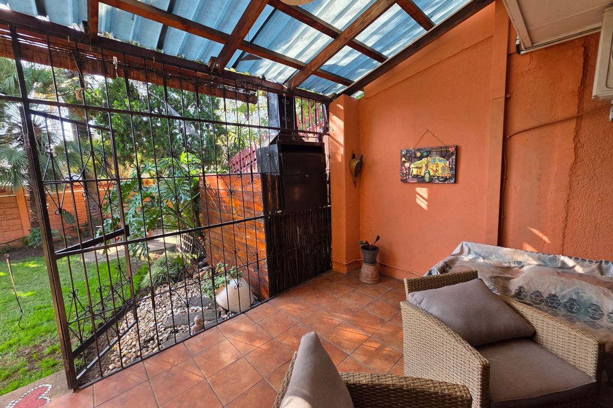 BEAUTIFUL TOWNHOUSE FOR SALE IN VANDERBIJLPARK - Photo 3
