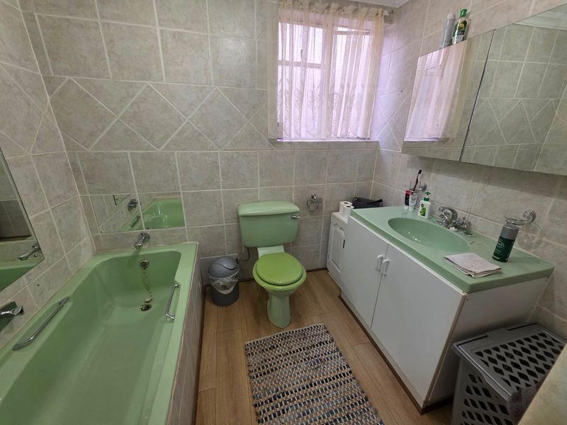 BEAUTIFUL TOWNHOUSE FOR SALE IN VANDERBIJLPARK - Photo 4