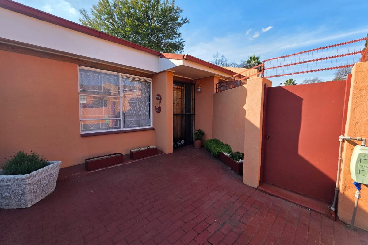 BEAUTIFUL TOWNHOUSE FOR SALE IN VANDERBIJLPARK - Photo 5