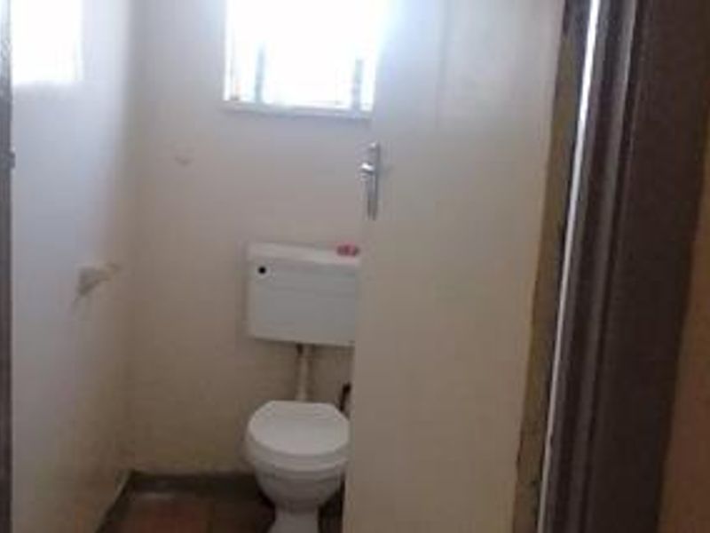 NEWLY RENATED 4-BEDROOM SEMI-HOUSE WITH FLATLET IN BRAKPAN NORTH - Photo 7