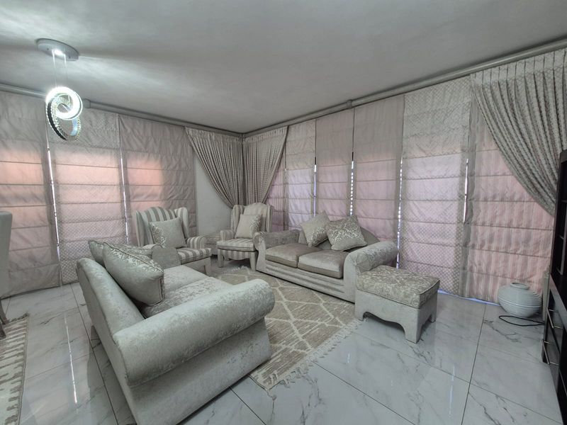 !MODERN FAMILY HOME! - Photo 6