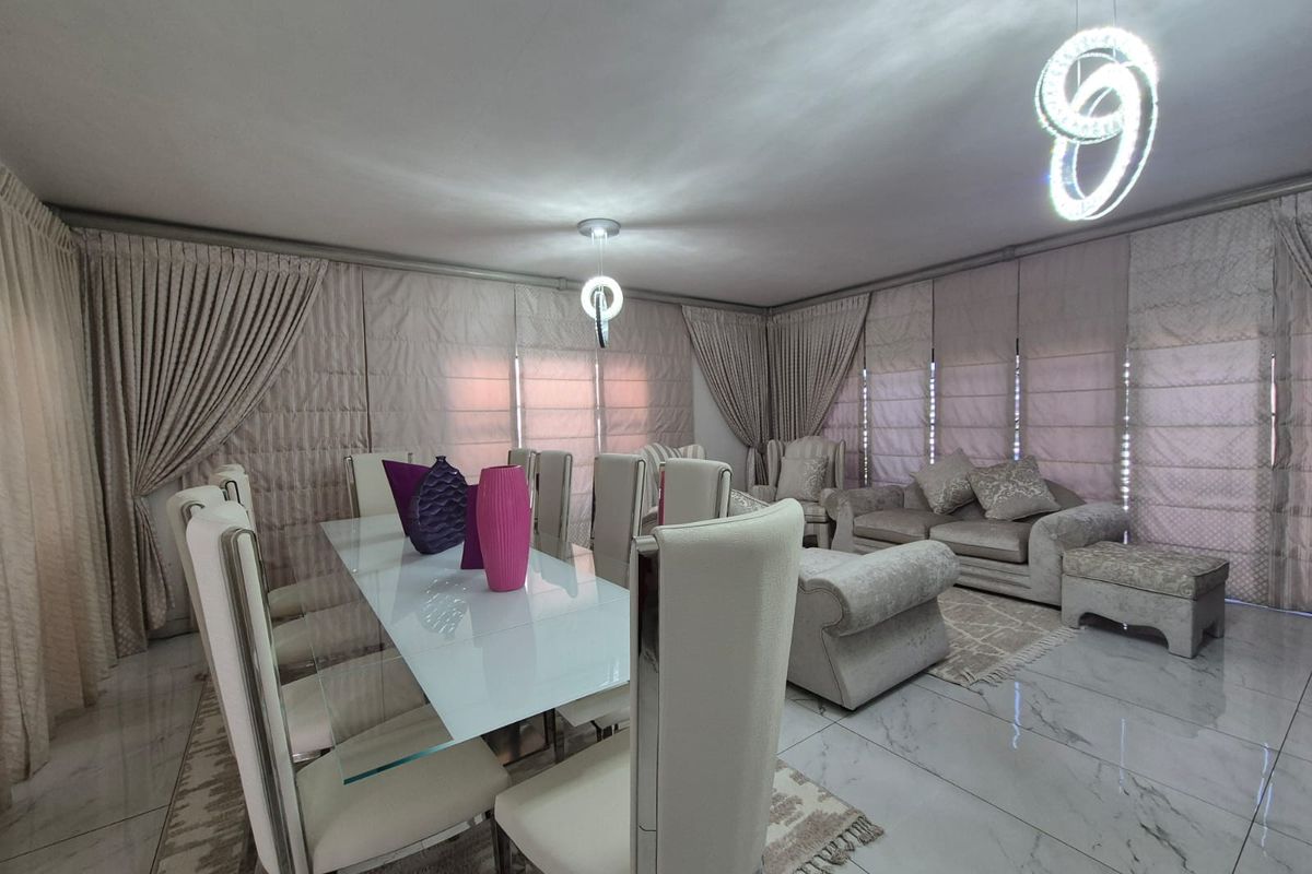 !MODERN FAMILY HOME! - Photo 3