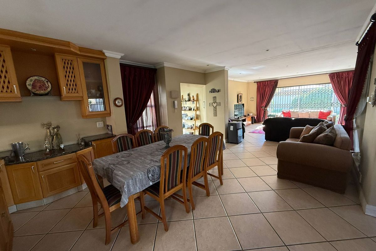 JUST LISTED IN VANDERBIJLAPRK!  Spacious Family Home with Everything You Need - Photo 2