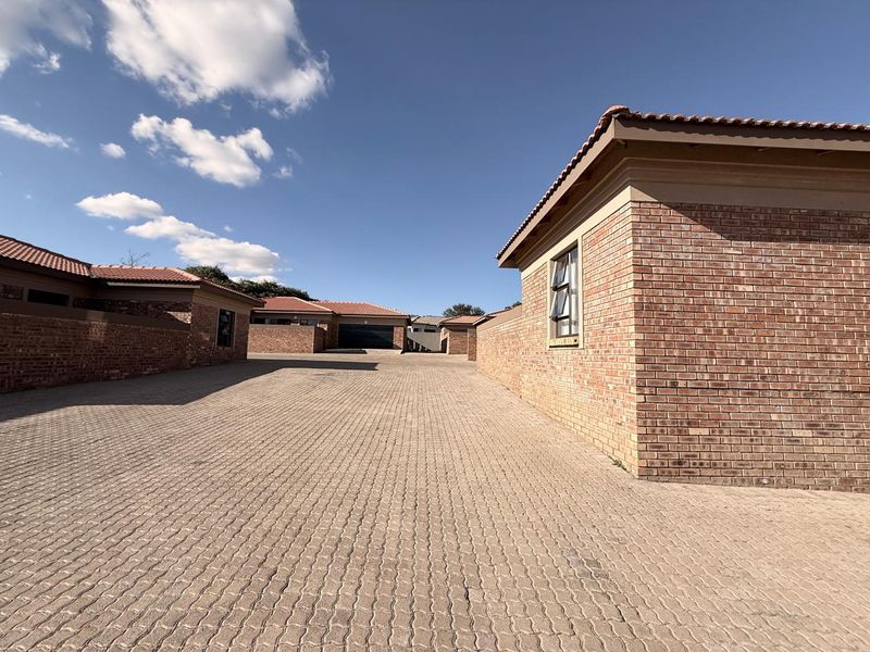 Brand New Townhouse complex in Pioneer Park - Photo 3