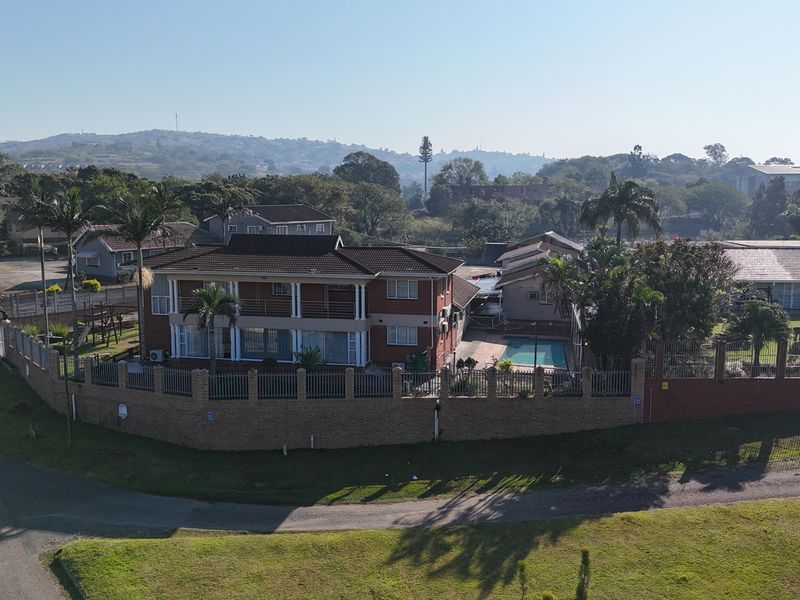 Exceptional Family Home with Granny Flat, Borehole & Extensive Parking - Photo 7