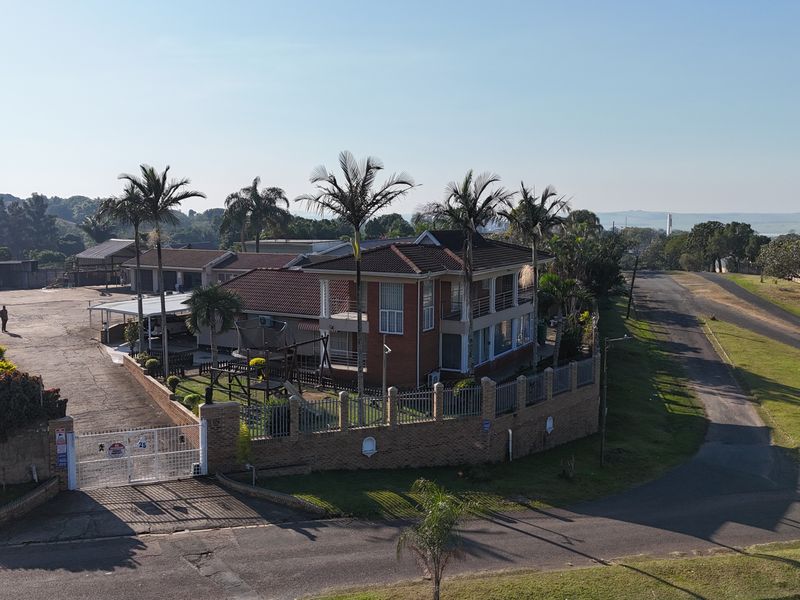 Exceptional Family Home with Granny Flat, Borehole & Extensive Parking - Photo 1