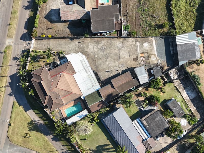 Exceptional Family Home with Granny Flat, Borehole & Extensive Parking - Photo 3