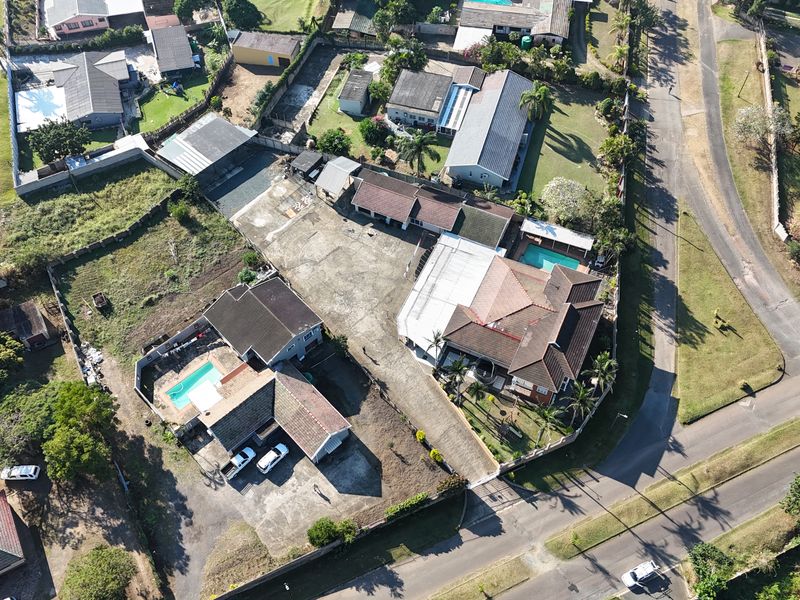 Exceptional Family Home with Granny Flat, Borehole & Extensive Parking - Photo 8