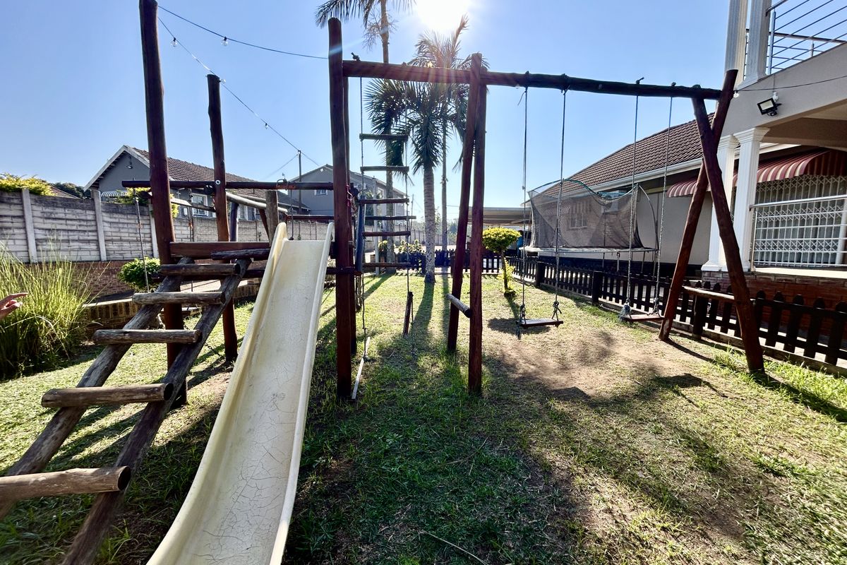 Exceptional Family Home with Granny Flat, Borehole & Extensive Parking - Photo 5