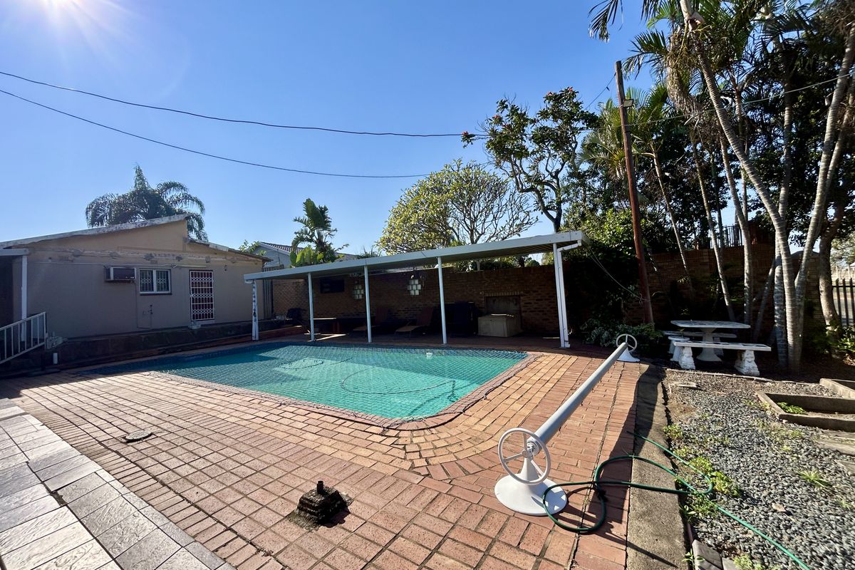 Exceptional Family Home with Granny Flat, Borehole & Extensive Parking - Photo 4