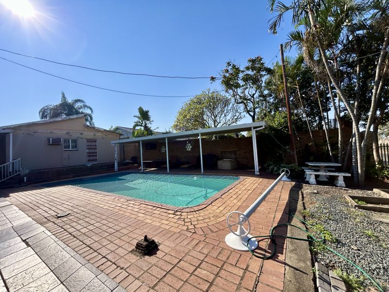 Exceptional Family Home with Granny Flat, Borehole & Extensive Parking - Photo 4