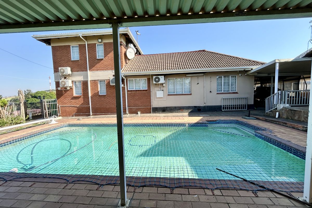 Exceptional Family Home with Granny Flat, Borehole & Extensive Parking - Photo 2