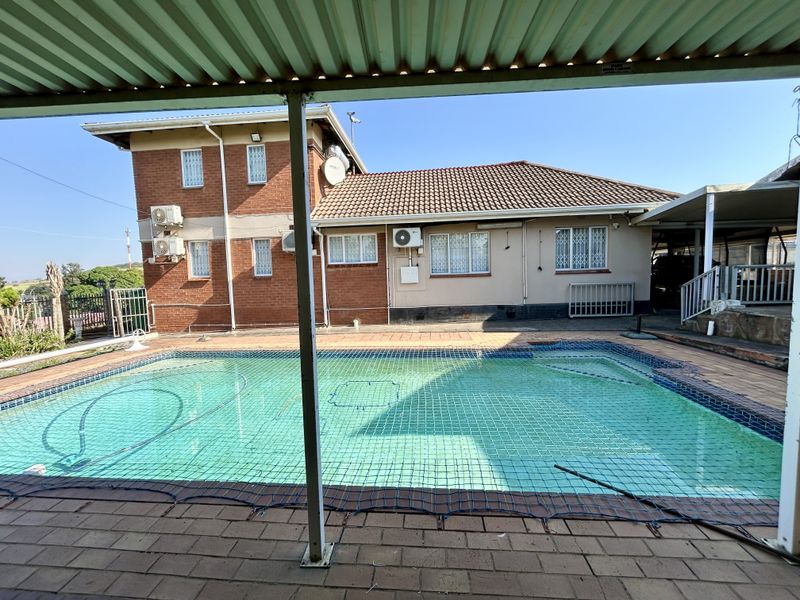 Exceptional Family Home with Granny Flat, Borehole & Extensive Parking - Photo 2