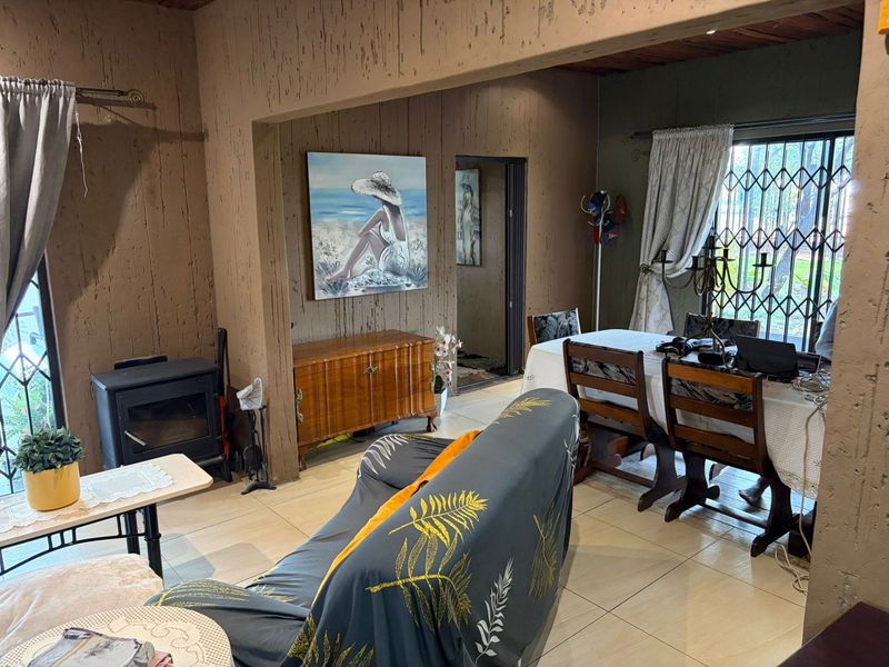 MODERN FAMILY HOME WITH SOLAR & WATER BACKUP IN ROTHDENE. - Photo 5