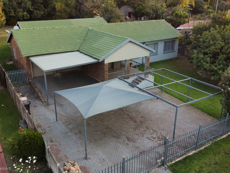 Premier Family Residence with Entertainment  on 1350m2 Stand - Photo 1