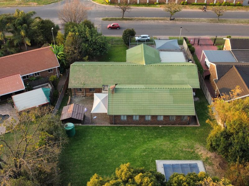Premier Family Residence with Entertainment  on 1350m2 Stand - Photo 4