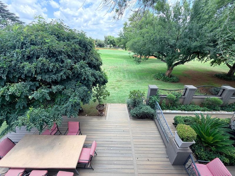 ELEGANT LIVING IN EMFULENI GOLF ESTATE ON A DOUBLE STAND!!! - Photo 1