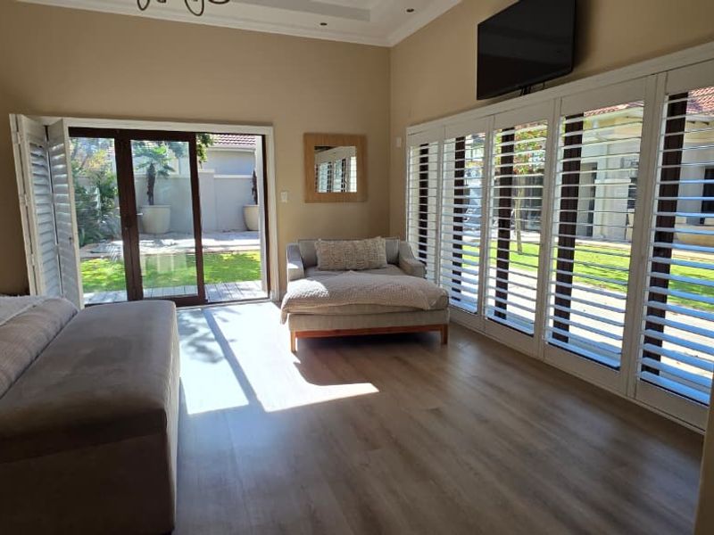 ELEGANT LIVING IN EMFULENI GOLF ESTATE ON A DOUBLE STAND!!! - Photo 9