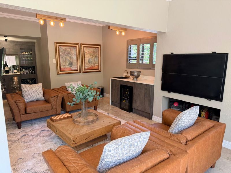 ELEGANT LIVING IN EMFULENI GOLF ESTATE ON A DOUBLE STAND!!! - Photo 8