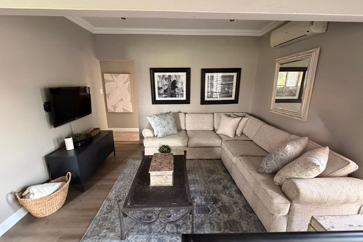 ELEGANT LIVING IN EMFULENI GOLF ESTATE ON A DOUBLE STAND!!! - Photo 3