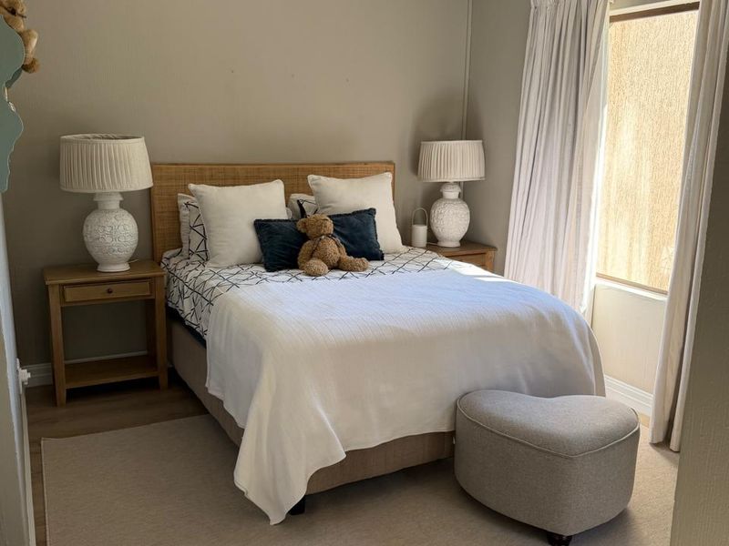ELEGANT LIVING IN EMFULENI GOLF ESTATE ON A DOUBLE STAND!!! - Photo 6