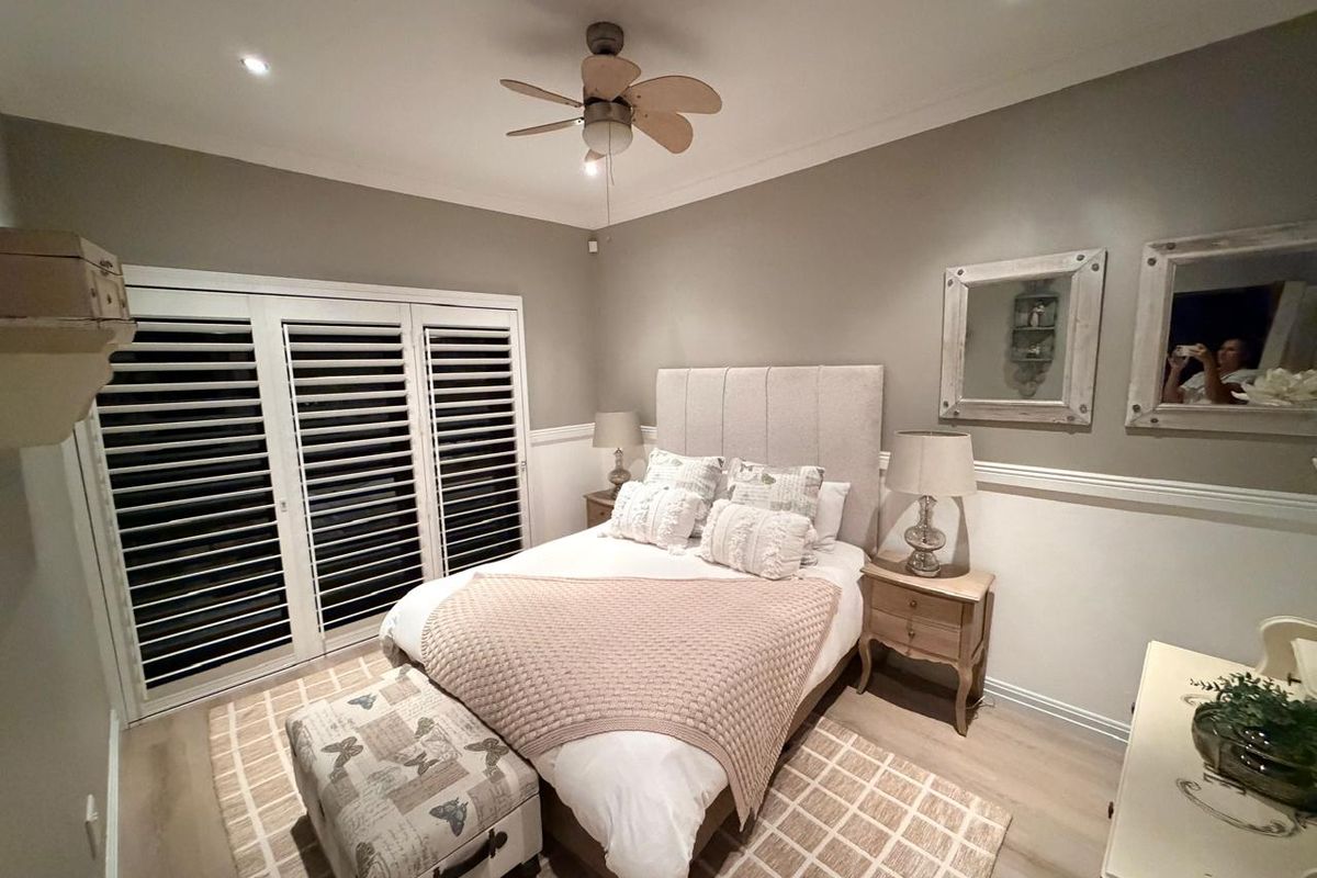 ELEGANT LIVING IN EMFULENI GOLF ESTATE ON A DOUBLE STAND!!! - Photo 4