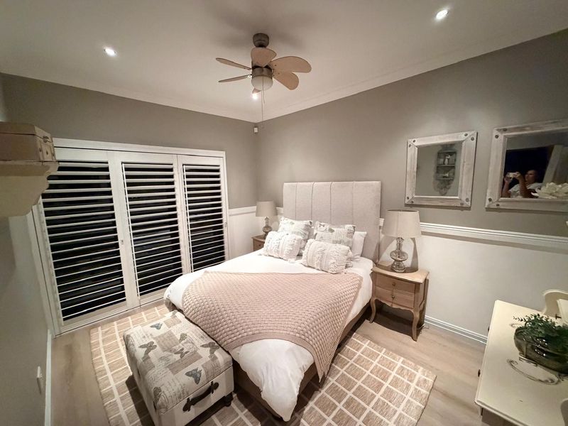 ELEGANT LIVING IN EMFULENI GOLF ESTATE ON A DOUBLE STAND!!! - Photo 4