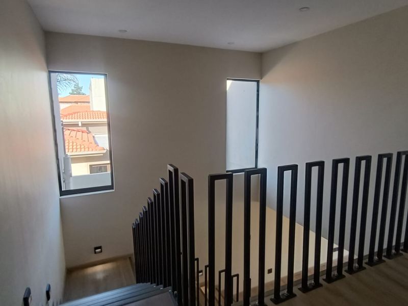 Modern 5 Bedroom Home with Fairway Views in Emfuleni Golf Estate - Photo 6