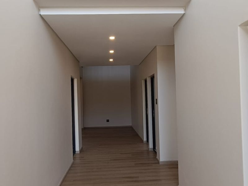 Modern 5 Bedroom Home with Fairway Views in Emfuleni Golf Estate - Photo 5