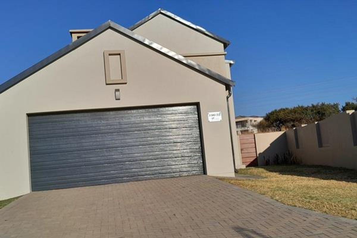 Brand-New 4-Bedroom Luxury Home in La Camargue Wildlife Estate – No Transfer Costs - Photo 3