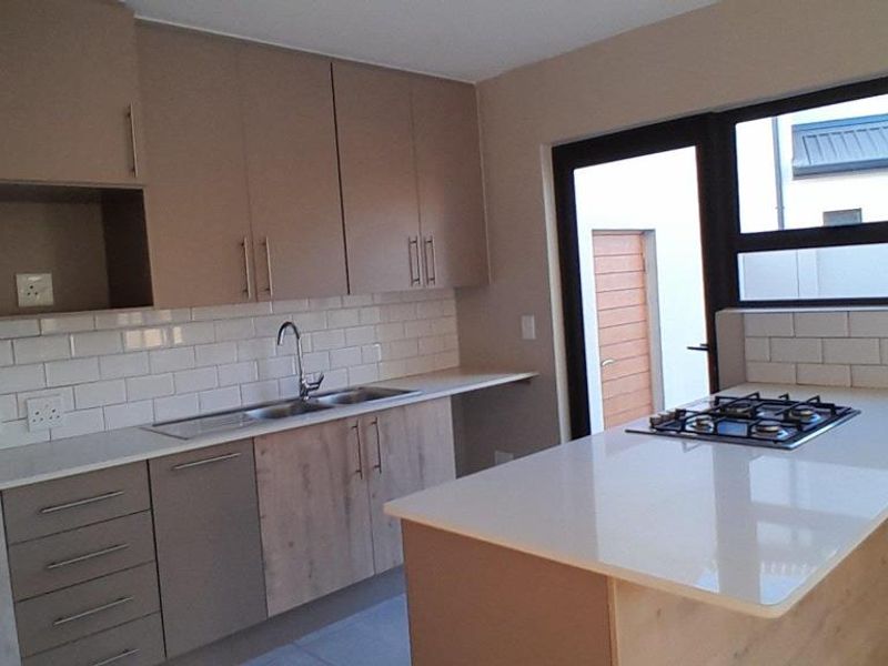 Brand-New 4-Bedroom Luxury Home in La Camargue Wildlife Estate – No Transfer Costs - Photo 7