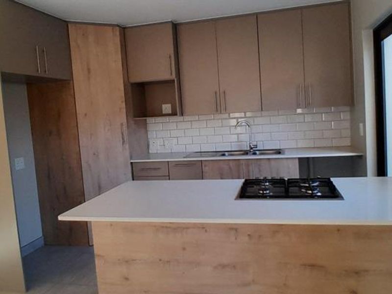 Brand-New 4-Bedroom Luxury Home in La Camargue Wildlife Estate – No Transfer Costs - Photo 6