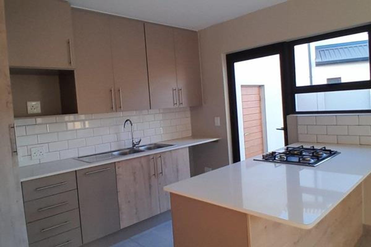 Brand-New 4-Bedroom Luxury Home in La Camargue Wildlife Estate – No Transfer Costs - Photo 5