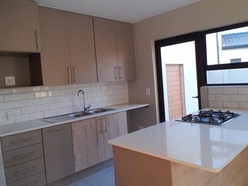 Brand-New 4-Bedroom Luxury Home in La Camargue Wildlife Estate – No Transfer Costs - Photo 5