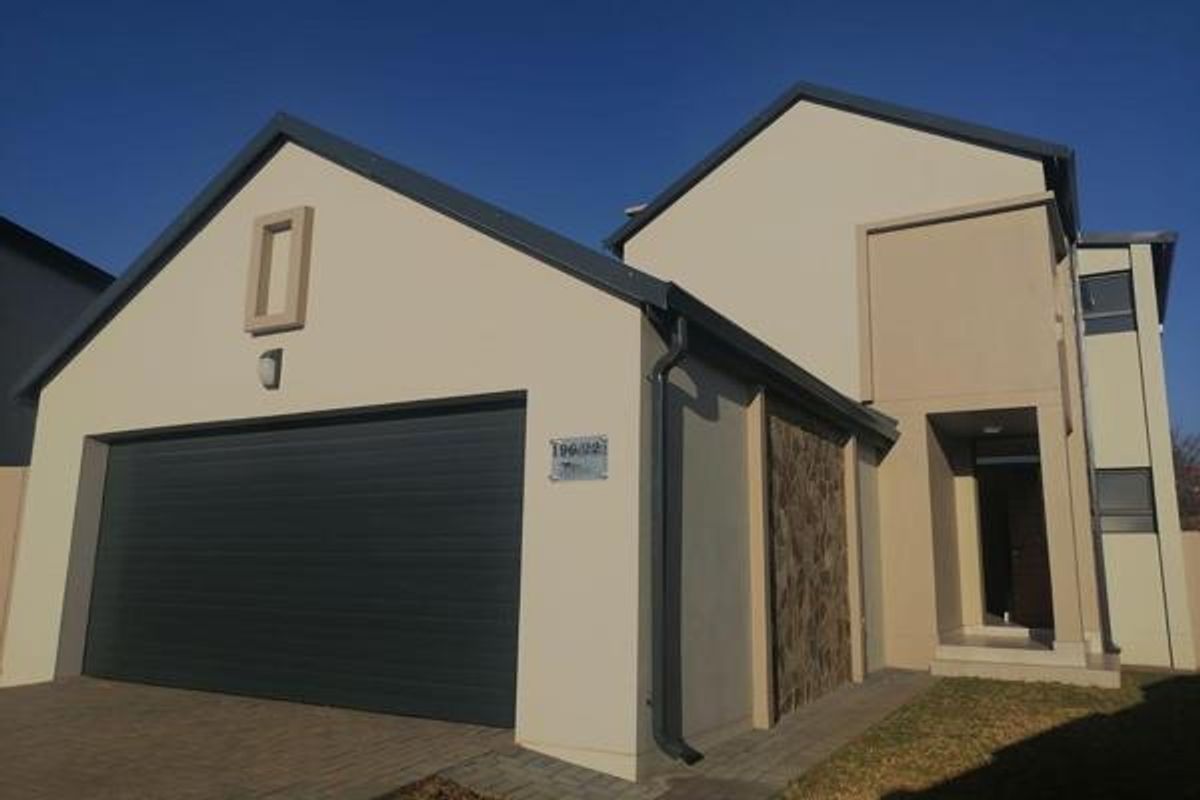 Brand-New 4-Bedroom Luxury Home in La Camargue Wildlife Estate – No Transfer Costs - Photo 2