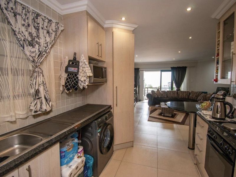 Spacious Apartment in Ferreira Town - Photo 10