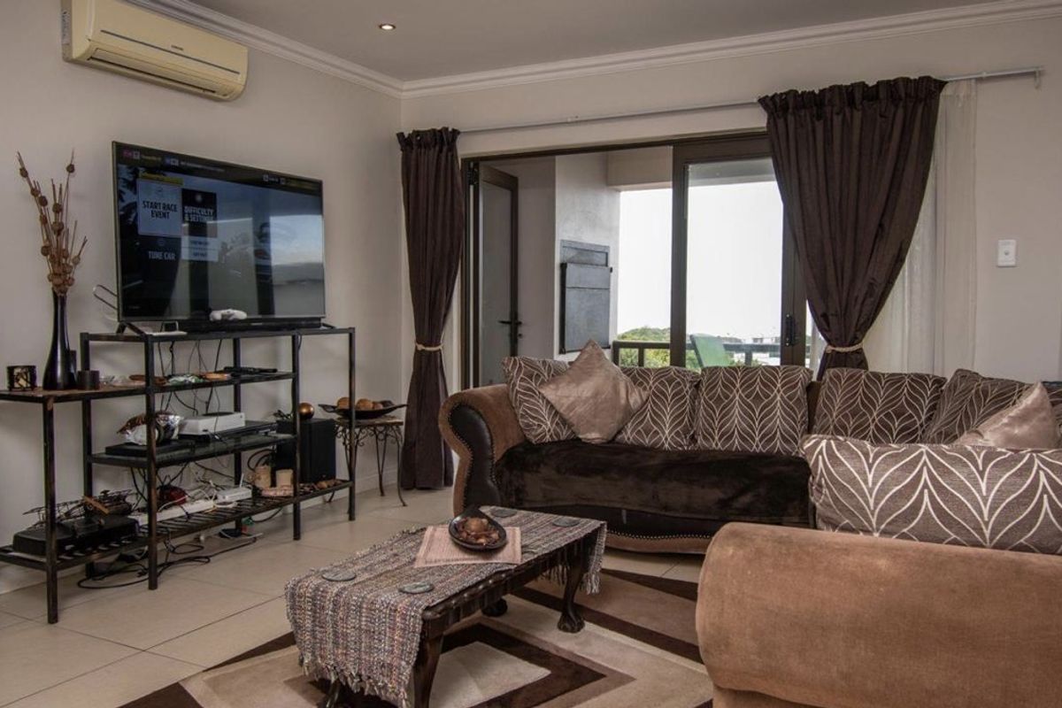 Spacious Apartment in Ferreira Town - Photo 5