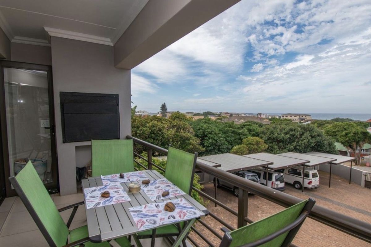 Spacious Apartment in Ferreira Town - Photo 3