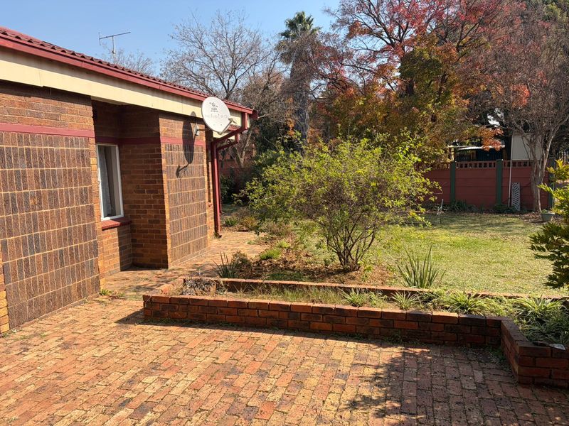 Spacious Family Home with Endless Potential | Sonland Park. - Photo 3