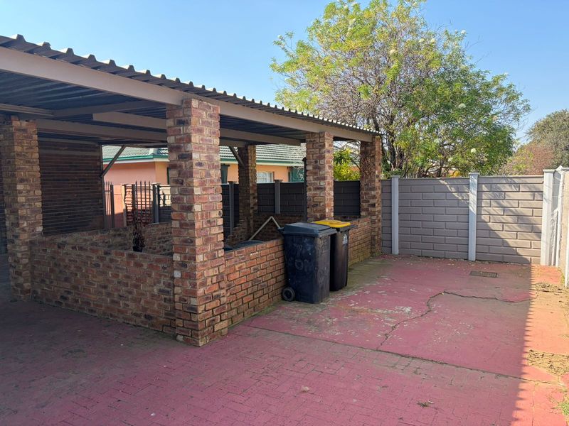 Spacious Family Home with Endless Potential | Sonland Park. - Photo 10